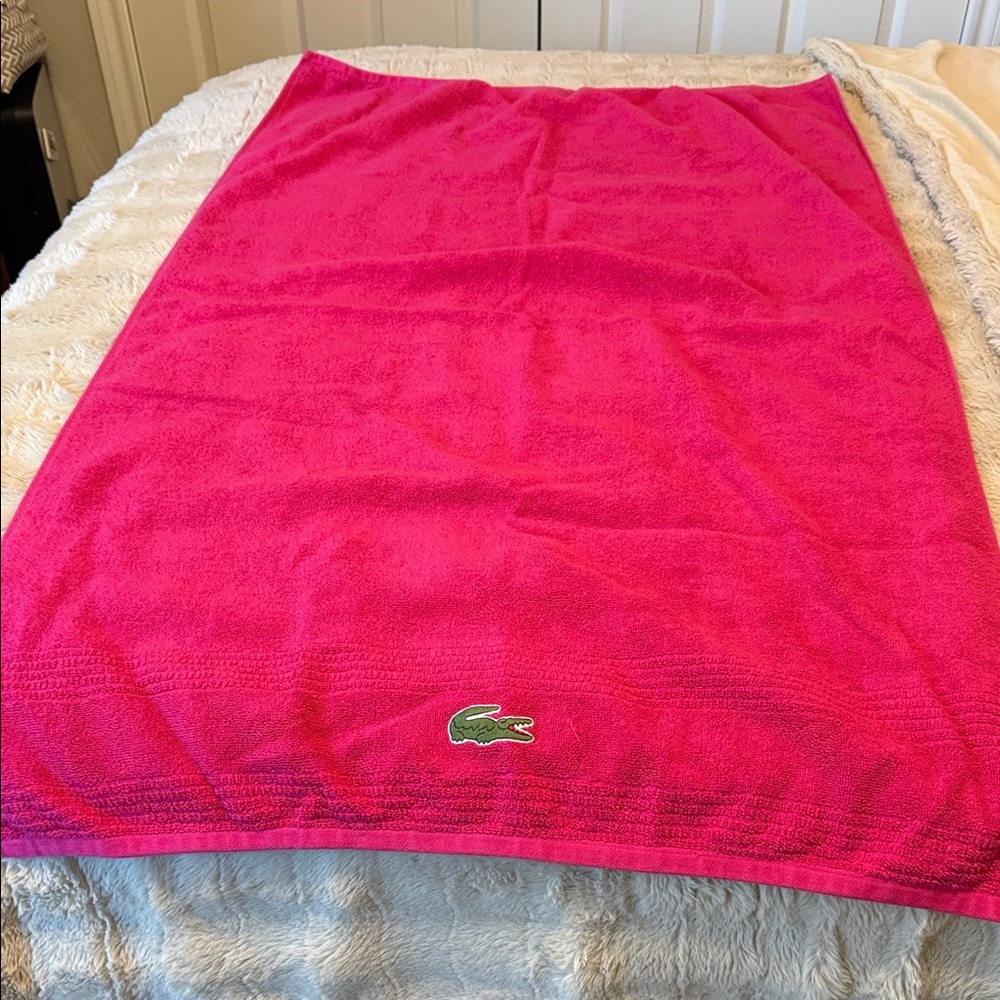 Lacoste Vibrant Pink Towel with Logo - Picture 4 of 4
